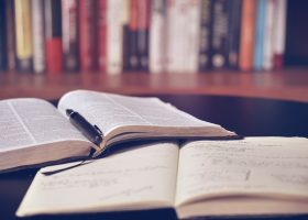 lil_foot-open-book-1428428_640